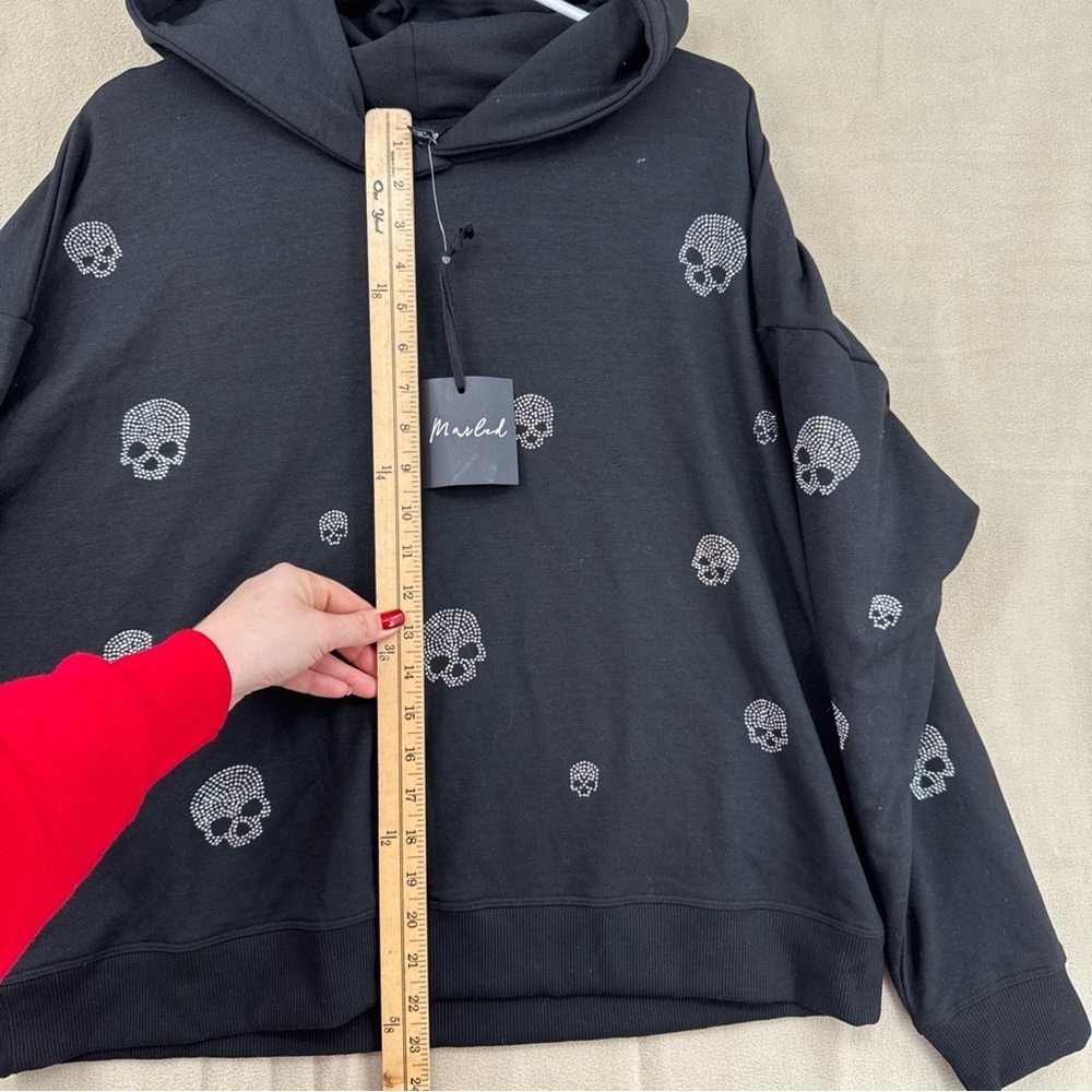 Marled Black Hoodie with Skull Design - Picture 6 of 10